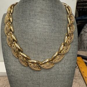 Elegant Gold Leaf Necklace